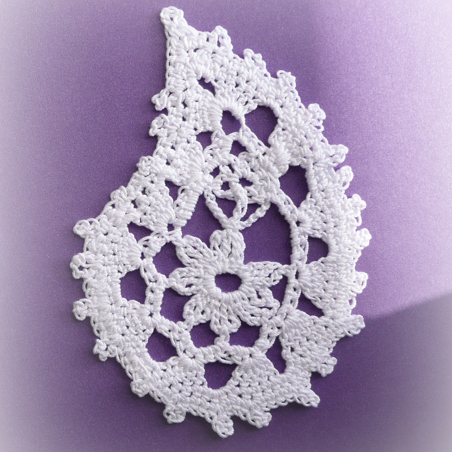 Crochet diseño paisley blanco