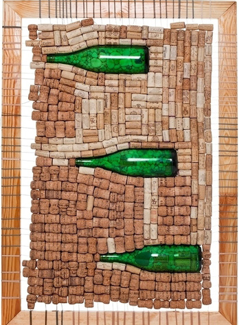 Ideas para reciclar corchos mural con botellas