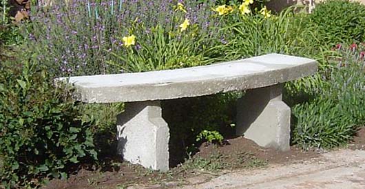 Banco de cemento para el jardín