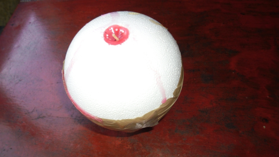 Rellena el molde esfera con parafina