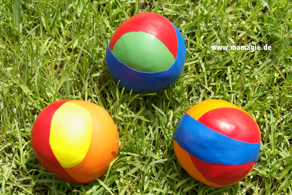 juguetes con materiales reciclados, pelotas hechas con globos